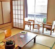 シーズンによっては飯坂温泉の旅館にも泊まることができます。