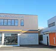 マツキドライビングスクール米沢松岬校は、合宿免許歴30年以上の伝統ある学校です。