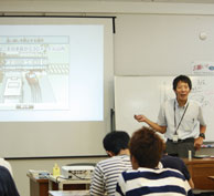 学科の教習風景。ここで運転の知識をしっかりと身に付けよう。