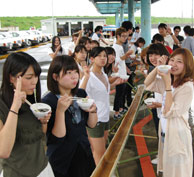 学校内で流しそうめん♪合宿期間中に開催されればみんなで参加しよう！