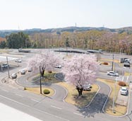 所内コースの風景。様々な車種が走れるよう広々としてます。