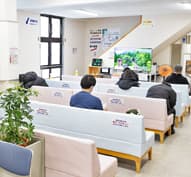 ロビーの様子。Wi-Fiも設置されています。