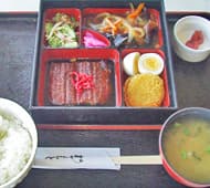 美味しい『食事』を食べて教習に備えましょう。