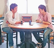 広々とした『男子寮』の部屋でゆっくりくつろげます。