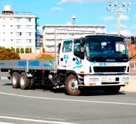 大型車の教習車。特殊系は中型・大型は一種・二種とも取り扱いあり。