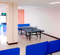 校内には卓球台の設置もあり。教習の合間にリフレッシュしよう！