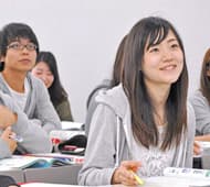 学科教習の様子。みんな興味津々で受けています。