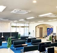 教習待ちの方はこのロビーで待機しています。